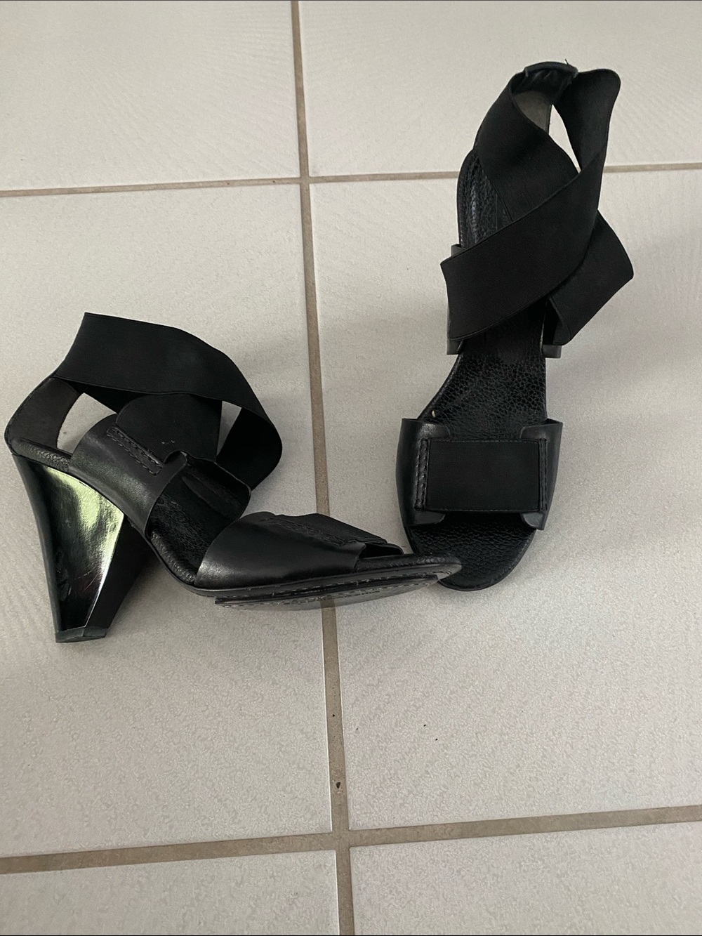 BCBG Max Azria Women’s Black Strappy Block Heel Sandals 10